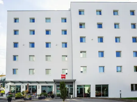 Ibis Fribourg Отели в г. Муртен