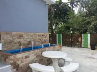 Sutharnlai Apartment Hotels in Si Prachan District