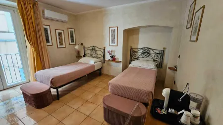 Vittoria Guest House Salerno Отели рядом со станцией Salerno Railway Station