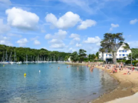 キリアド ヴァンヌ ソントレ ヴィーレ バンヌのホテル