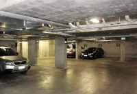 RNR Serviced Apartments North Melbourne - parking