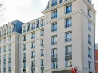 Residhome Puteaux la Defense Hotels near La Defense Station