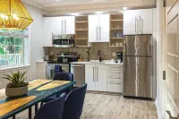 Beach Club Modern Condo C Building Hotels in Osprey