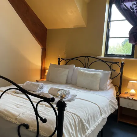 The Crown Lodge Bed & Breakfast