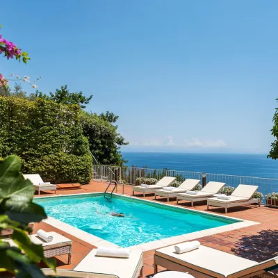 Villa Bijoux - Exclusive Pool and Sea View Hoteles en 