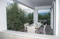 Nina's Villa, Cosy Seaview Retreat