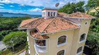 Birds-Eye Ocean View in Nicely Priced Top-Floor Unit in Flamingo Hotels near Playa Flamingo