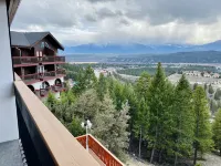 Rocky Mountain Springs Lodge - Motels