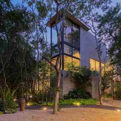 Twelve O’Clock Luxury Villas Hotel Exterior