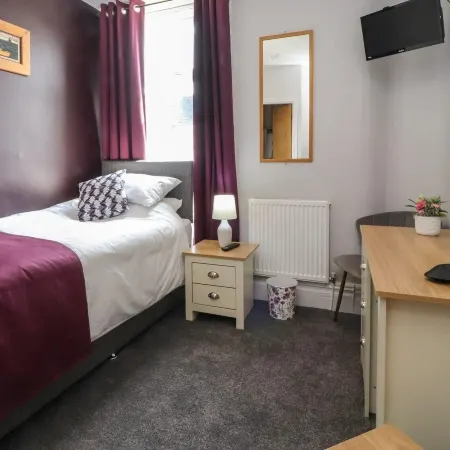 7-Bed Beachside Retreat - Sleeps 14 & Pet Friendly