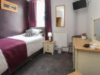 7-Bed Beachside Retreat - Sleeps 14 & Pet Friendly Hotel a 