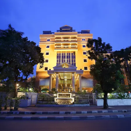 Ambhara Hotel Отели рядом с достопримечательностью «Блок М»