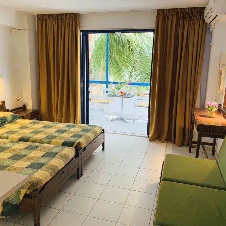Kassavetis Center - Hotel Studios & Apartments