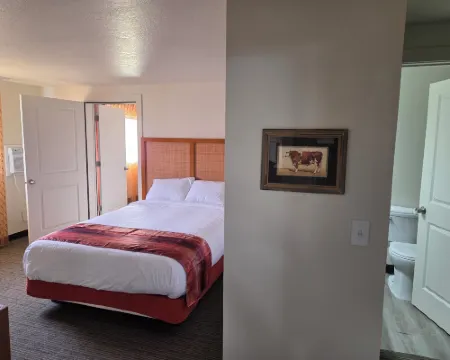 New Western Inn & Suites Hotels in Fillmore