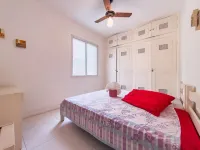 Apto na Pitangueiras - 400m praia Hotels in Guaruja