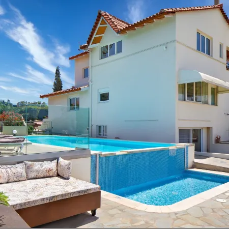 Villa Elihrisos-private heated pool near the sea