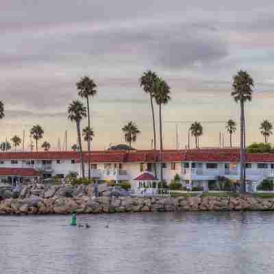 Oceanside Marina Suites - A Waterfront Hotel Hotel Exterior