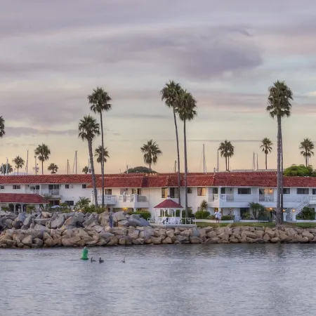 Oceanside Marina Suites - A Waterfront Hotel