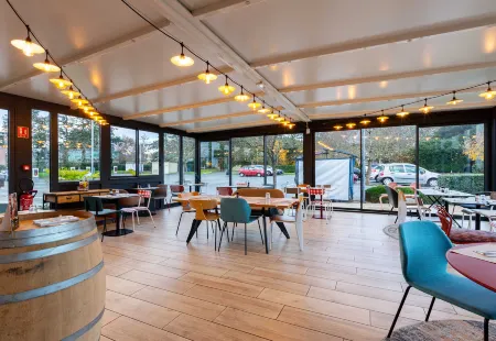 B&B Hotel Orléans Nord Saran Отели рядом с достопримечательностью «Musee du Theatre Forain»