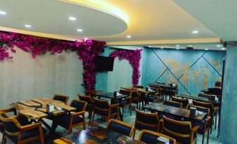 LUXURY AIRPORT HOTEL