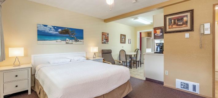 Safari Beach Resort Hotels in Osoyoos
