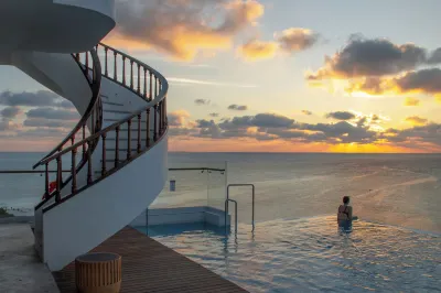 Stone Hotel Dhiffushi Hôtels à : 