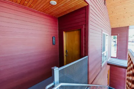 Modern Suites with Fully-Equipped Kitchens - Stylish Boutique Hotel Отели в г. Калиспелл