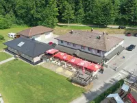 Direkt am Wallersee - Cubes Hotels in Eugendorf