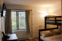Upscale Wintergreen Getaway.  Golf View Deck, Pool, and Modern Comforts