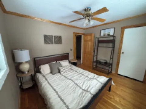 3-bedroom cottage in charming McMillan with WiFi in the East Lake Community Hotels in Luce County