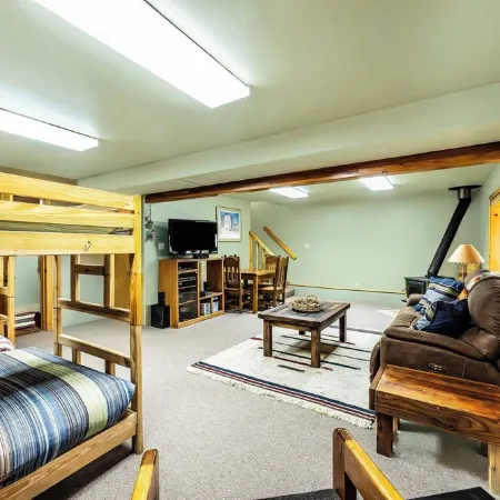 Spacious Mountain Cabin with Views, Deck, Second Living Area, New Hot Tub
