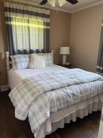 Cozy 2-bedroom apartment in welcoming Abbeville with AC, WiFi