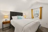 The Cotton Mill Cottage - charming 2 bedroom blocks from downtown Simpsonville Hotels in Simpsonville