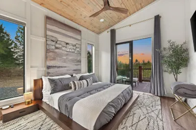 Luxury Hilltop, Surreal Views, Pool, Hot Tub, Firepit & 4Kings Bed Hotels in 