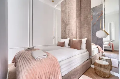 Margi Aura Lux Large and Very Glam Studio