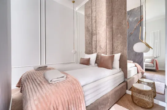 Margi Aura Lux Large and Very Glam Studio