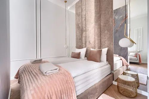 Margi Aura Lux Large and Very Glam Studio