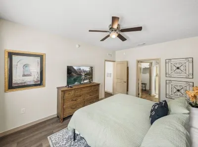 2-bedroom, 2-bath unit offers a family-friendly retreat just mins from LEGOLAND.