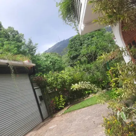 Hillcrest Villa