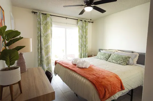 Steps to Beach & Shops - King Suite - Private Patio & Grill + Parking