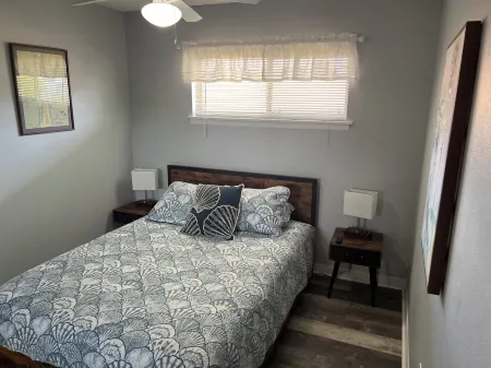 Charming 2-bedroom condo with WiFi, AC in gorgeous New Smyrna Beach Отели в г. Нью Смирна Бич