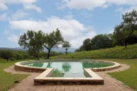 Warthogs Bush Lodge - parking