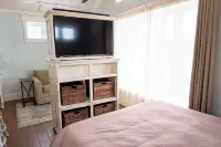 Close To The City With A Farmhouse Feel!