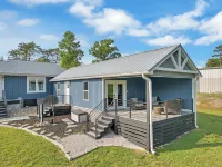 FLAT Lakefront Home at Summer Breeze w/ Private Dock & Kayaks & Paddle Boards