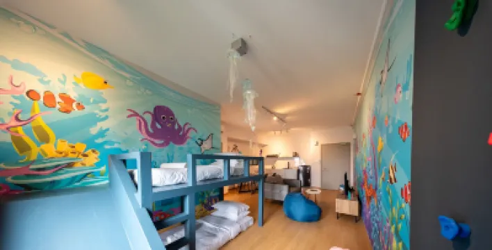 Maya Bay Residences SplashMania Hotel berhampiran Cove Aerobar @ Discovery Park