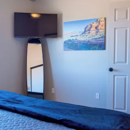 Winery Bungalow Near Sedona • Private Hot Tub • Views