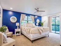 Luxurious & Cozy 6Bed Gem ~ Heated Pool ~Fire Pit ~ Bar & Game Room ~ Downtown