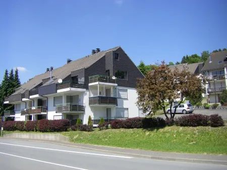 beautifully furnished apartment right on the lake Hillebachstausee