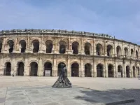 Entire accommodation in sunny Nîmes :