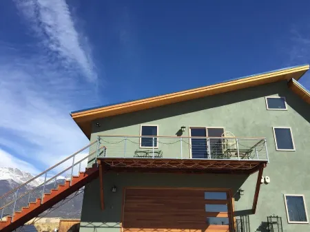 Snow Capped MTN View & Starry Nites: 1 hour to Great Sand Dunes & Monarch Skiing Отели в г. Сагуач Каунти